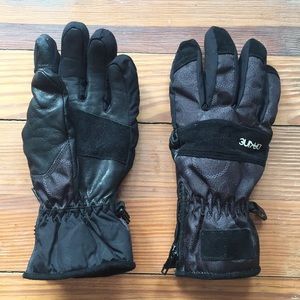Women’s Dakine ski/snowboard gloves medium